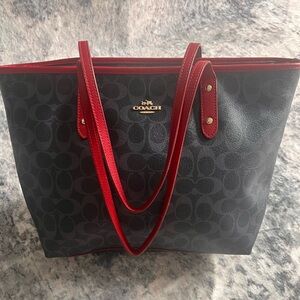 Medium sized Coach bag.